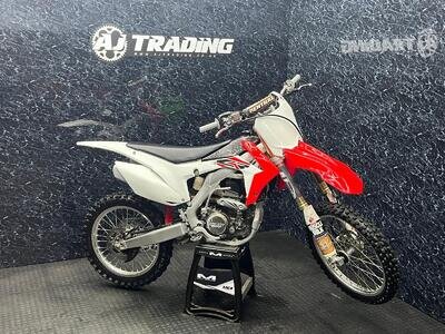 Honda CRF 250 2016 EFI (MX / ENDURO / MOTOCROSS / DIRT BIKE) @ AJ TRADING