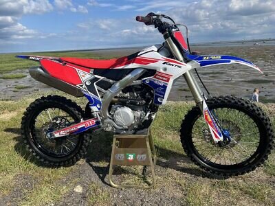 motocross bikes Yamaha YZ450F 2022 imaculate condition very low hours 16