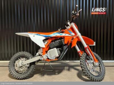 0001 KTM SX-E 5 2024 Electric orange Automatic