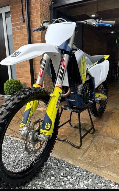 2023 Husqvarna FC250 2023 - Only 12 Hours! Petrol white Manual