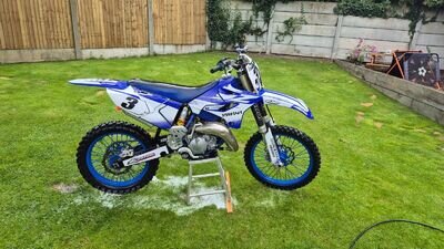 Yamaha YZ 25 Road Legal Motocross Bike 2004