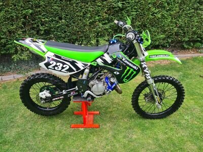 KAWASAKI KX85 BIG WHEEL B/W MOTOCROSS BIKE