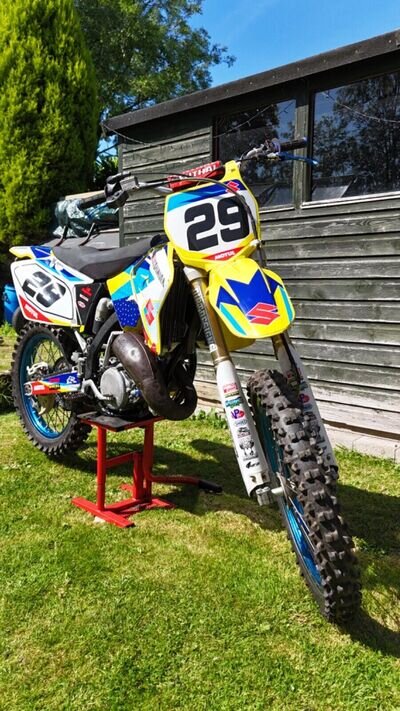 SUZUKI RM 125 2007 2 STROKE MOTOCROSS BIKE